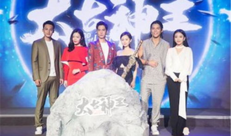 为了吃瓜进娱乐圈去红帽,她如何凭借“红帽”奇招闯进娱乐圈,一炮而红?